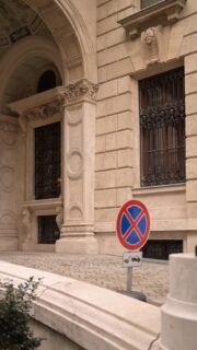 Hamarosan érkezik a régóta várt LSB x NEVER JUST A DOG kapszulakollekció, amely elhozza a kutyamamikra szabott táskákat! Egy családi történet a szeretetről, a közös pillanatokról és a kutyás hétköznapokról. Less be ezzel a videóval a fotózásunk kulisszái mögé, nézd meg, hogyan dolgozik a kutya-gazdi fotózás szakértője Pozsonyi Rebeka, alias @neverjustadog_ , és megmutatjuk azt is, mennyire élvezte a fotózást @zizikonarik és Latyak! /// #lillaselleibags #neverjustadog #dogphotography