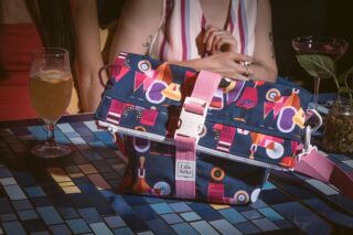 A Cheers, Anyukám! kollekció darabjai veled tartanak a hétköznapi játszóterezésektől a hétvégi bulikba is! Neked melyik fazon a kedvenced? ///styling: @noraengel /// haj: @kyratabori /// smink: @gloria.makeup.artist /// modellek: @kyratabori @tetkosom /// videó&hangulatfelelős 😀 : @ungvaryrobert /// a helyet köszi: @hildapest